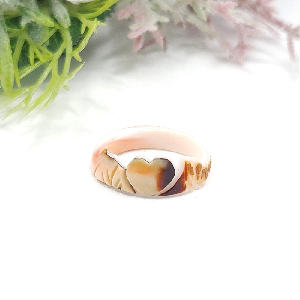 Vintage Carved Sea Shell Heart Ring Size 6 Mother of Pearl